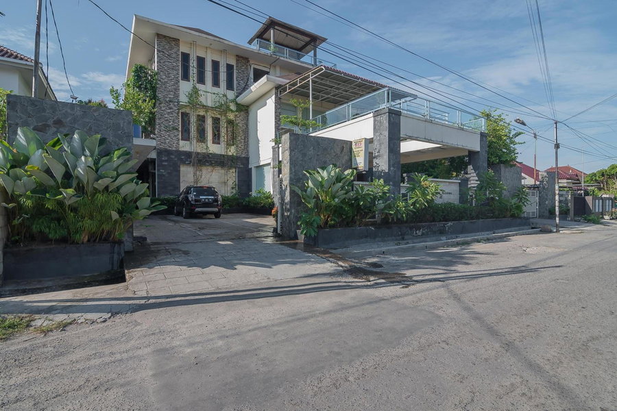 RedDoorz Plus near Cambridge City Square 2 Medan, Medan, Indonesia