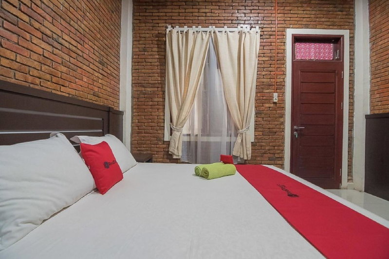 RedDoorz Plus near Cambridge City Square 2 Medan, Medan, Indonesia