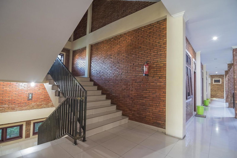RedDoorz Plus near Cambridge City Square 2 Medan, Medan, Indonesia