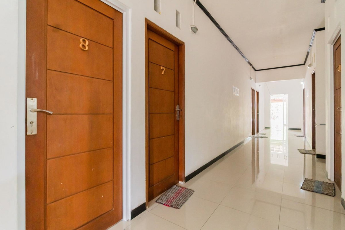 Hotel · RedDoorz near Terminal Bubulak Bogor, Bogor