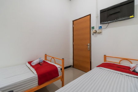 RedDoorz near Terminal Bubulak Bogor, Bogor, Indonesia