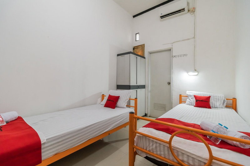 RedDoorz near Terminal Bubulak Bogor, Bogor, Indonesia