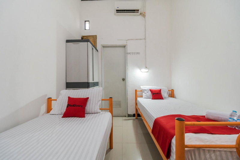 RedDoorz near Terminal Bubulak Bogor, Bogor, Indonesia