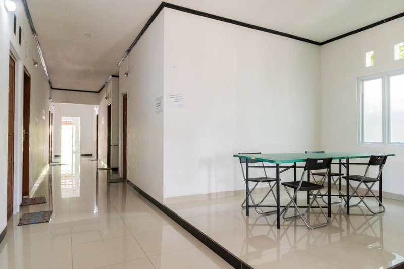 RedDoorz near Terminal Bubulak Bogor, Bogor, Indonesia