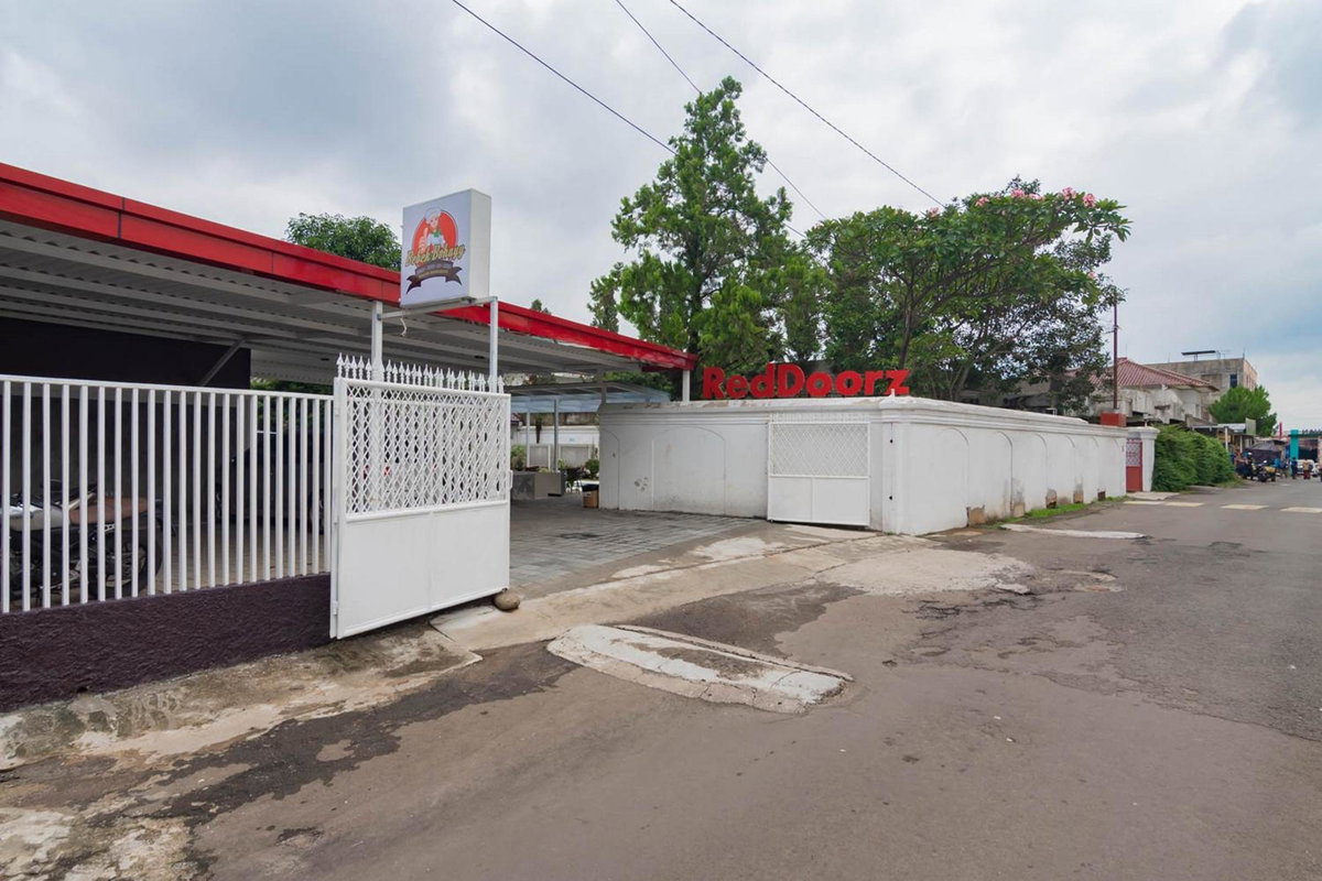 RedDoorz Plus @ Pakuan Residence Tajur, Indonesia