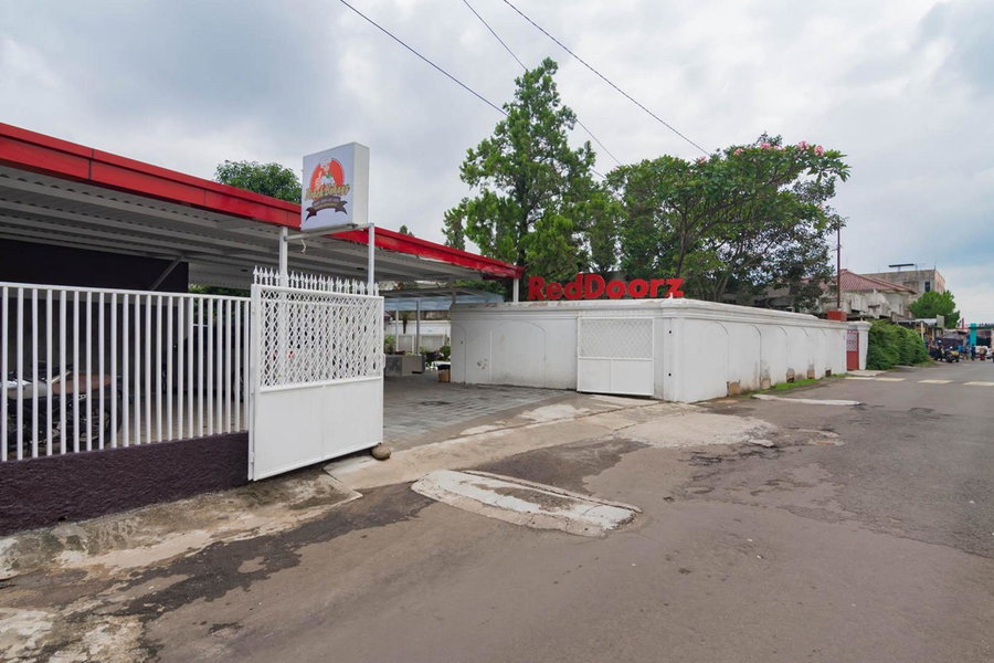 RedDoorz Plus @ Pakuan Residence Tajur, Bogor, Indonesia