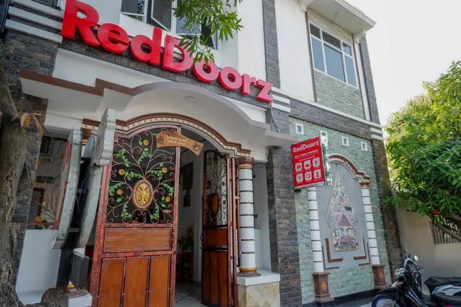 RedDoorz near Stasiun Purwosari, Solo, Indonesia
