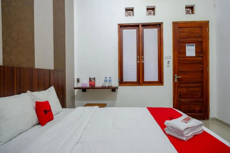 RedDoorz near Stasiun Purwosari, Solo, Indonesia