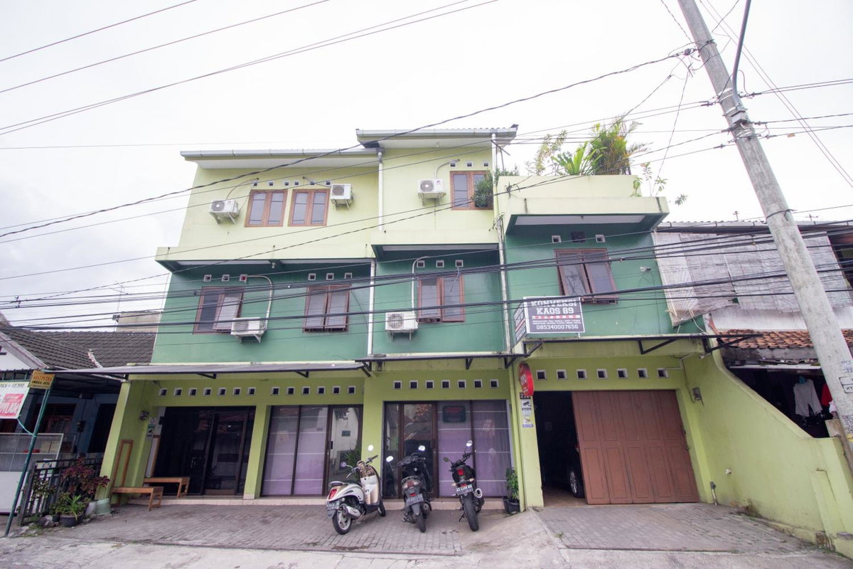 Hotel · Halona Residence near Pakuwon Mall Jogja Mitra RedDoorz, Yogyakarta