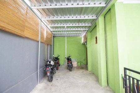 Halona Residence near Pakuwon Mall Jogja Mitra RedDoorz, Yogyakarta, Indonesia