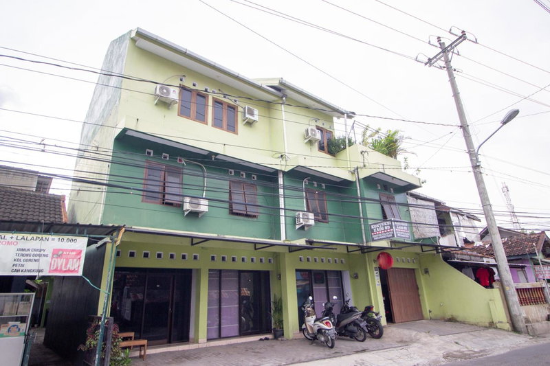 Halona Residence near Pakuwon Mall Jogja Mitra RedDoorz, Yogyakarta, Indonesia