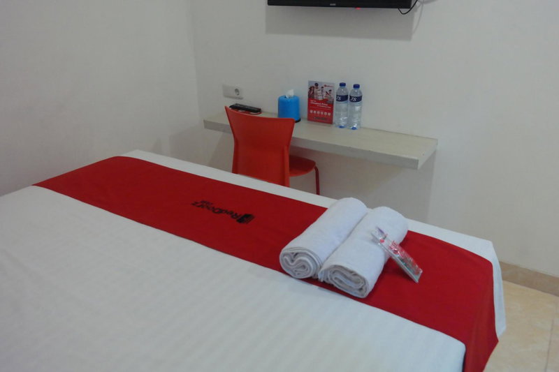 RedDoorz near Mall Ratu Indah 3, Balangberu, Indonesia