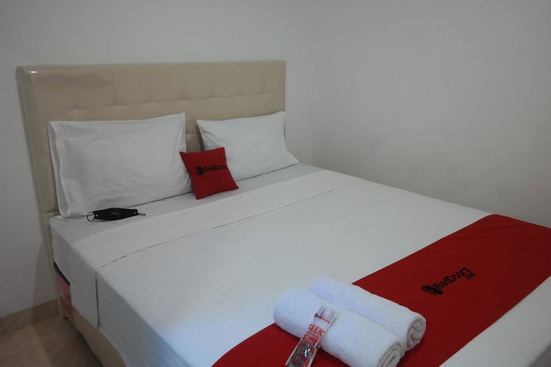 RedDoorz near Mall Ratu Indah 3, Balangberu, Indonesia