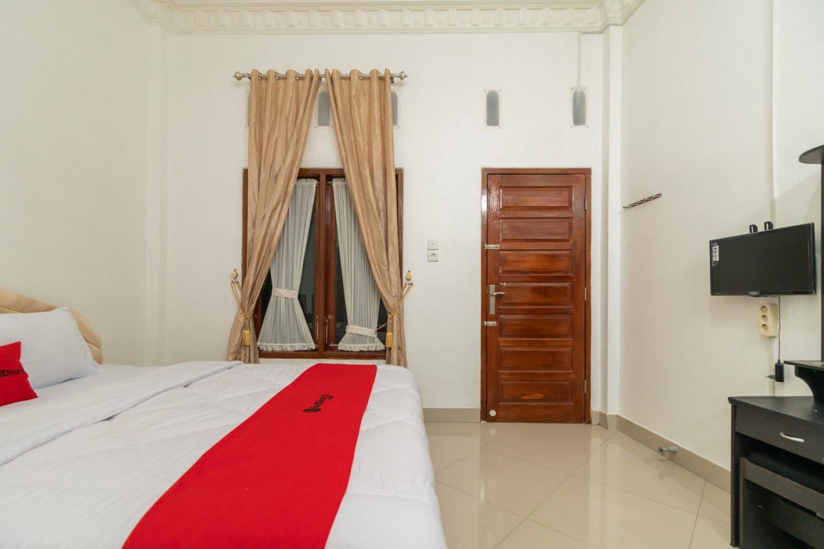 Hotel · RedDoorz Syariah near Universitas Putra Indonesia Padang, Kampungdurian