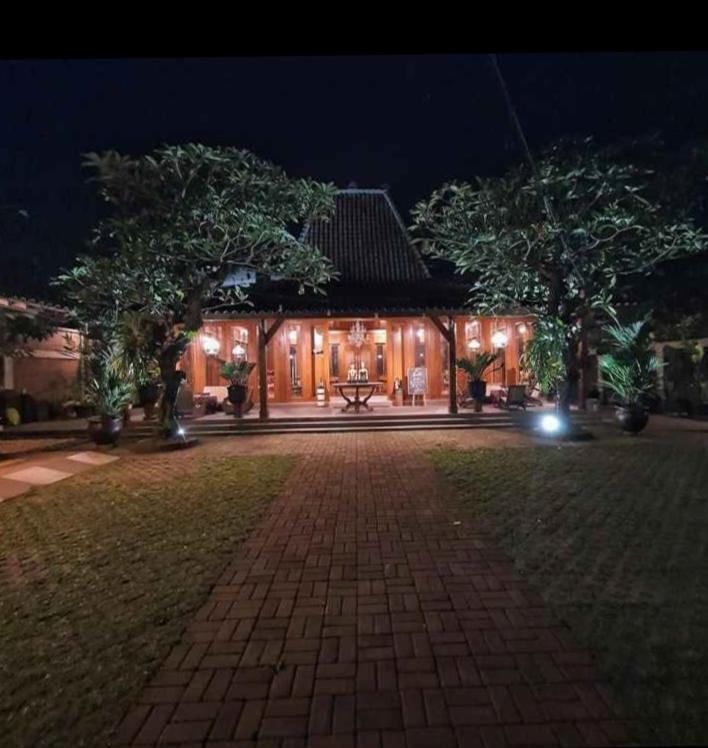 Djembar Inn, Indonesia