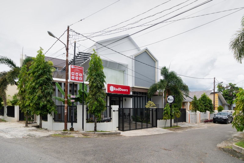 RedDoorz Syariah at Jalan Andalas Padang, Kampungdurian, Indonesia