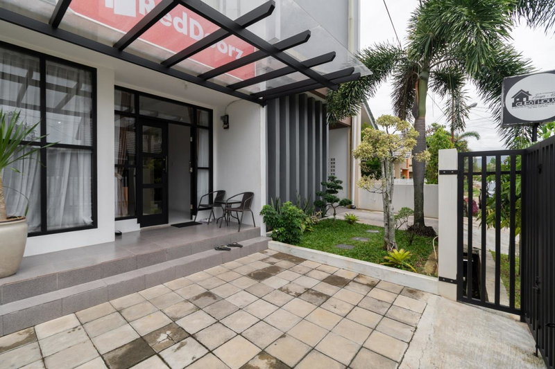RedDoorz Syariah at Jalan Andalas Padang, Kampungdurian, Indonesia