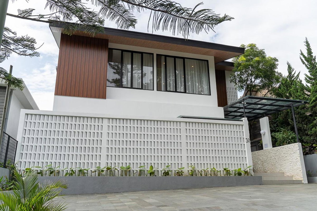 Sunrise City View Villa 9 Bedrooms With a Private Swimming Pool and a Billiard Table, Индонезия