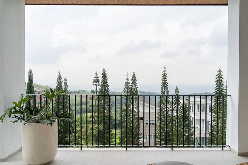 Sunrise City View Villa 9 Bedrooms With a Private Swimming Pool and a Billiard Table, Bandung, Indonesia
