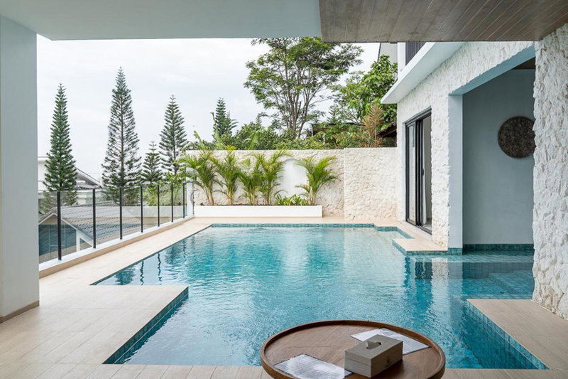 Sunrise City View Villa 9 Bedrooms With a Private Swimming Pool and a Billiard Table, Bandung, Indonesia