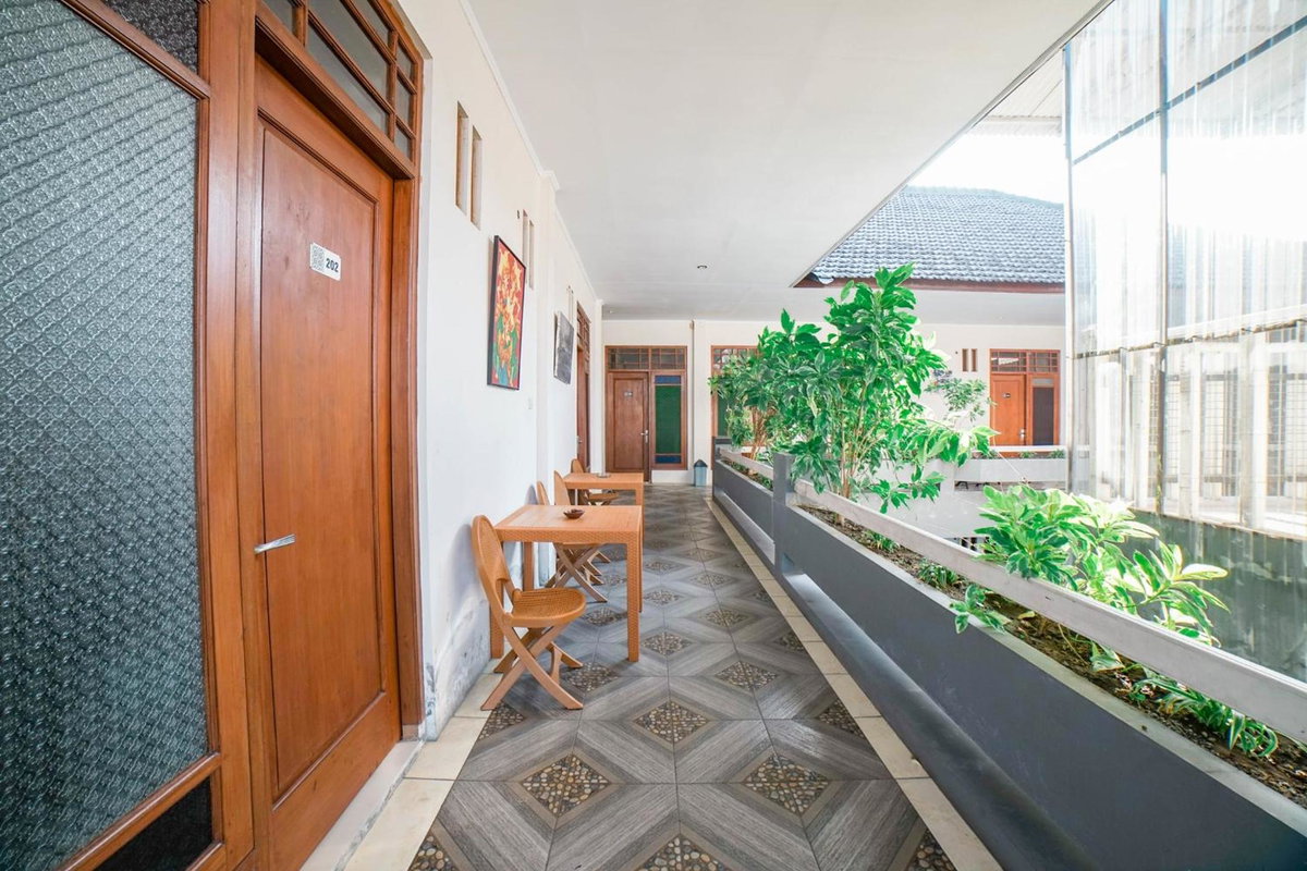 Blok O International Guest House by MHM, Indonesia