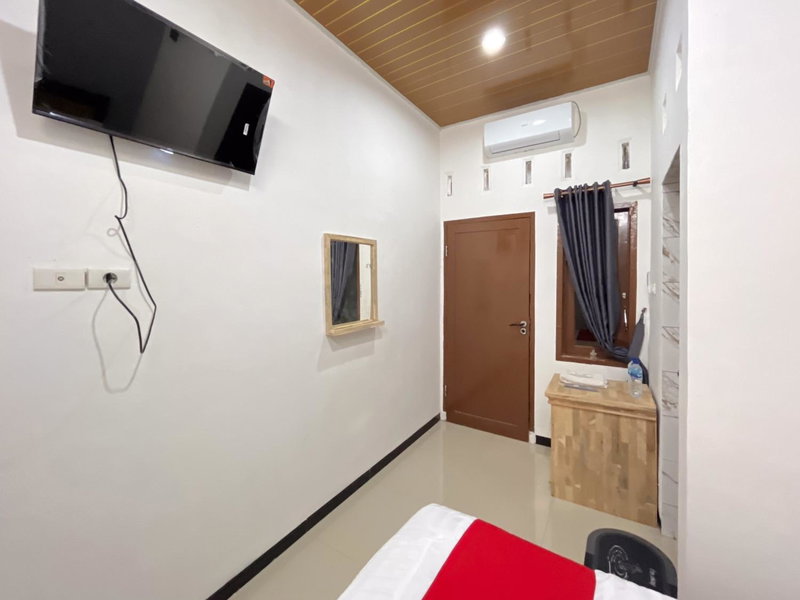 RedDoorz at Rose House Simpang Pemda Medan Selayan, Sunggal, Indonesia