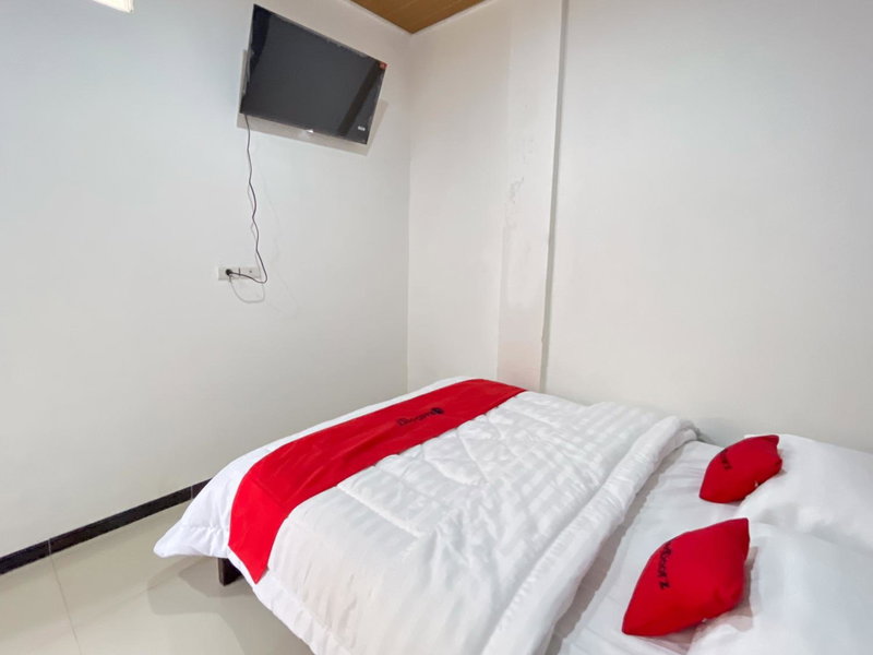 RedDoorz at Rose House Simpang Pemda Medan Selayan, Sunggal, Indonesia