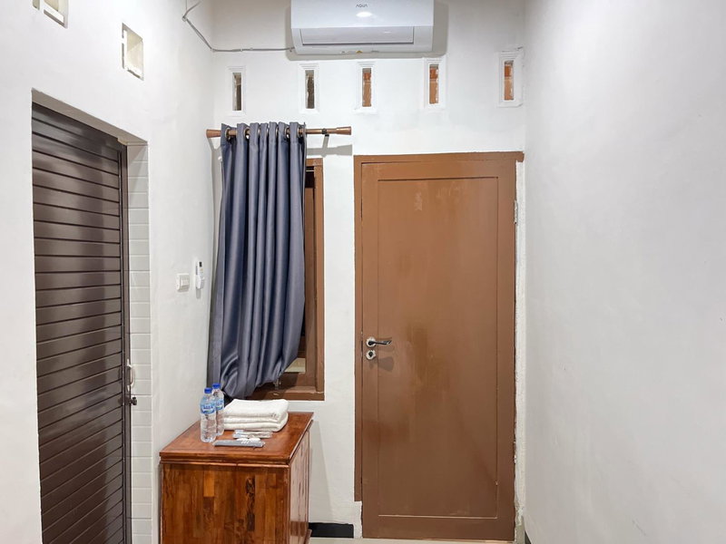 RedDoorz at Rose House Simpang Pemda Medan Selayan, Sunggal, Indonesia
