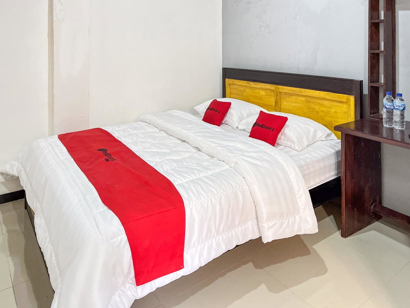 RedDoorz at Rose House Simpang Pemda Medan Selayan, Sunggal, Indonesia