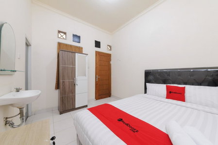 RedDoorz at Meruya Utara, Jakarta, Indonesia