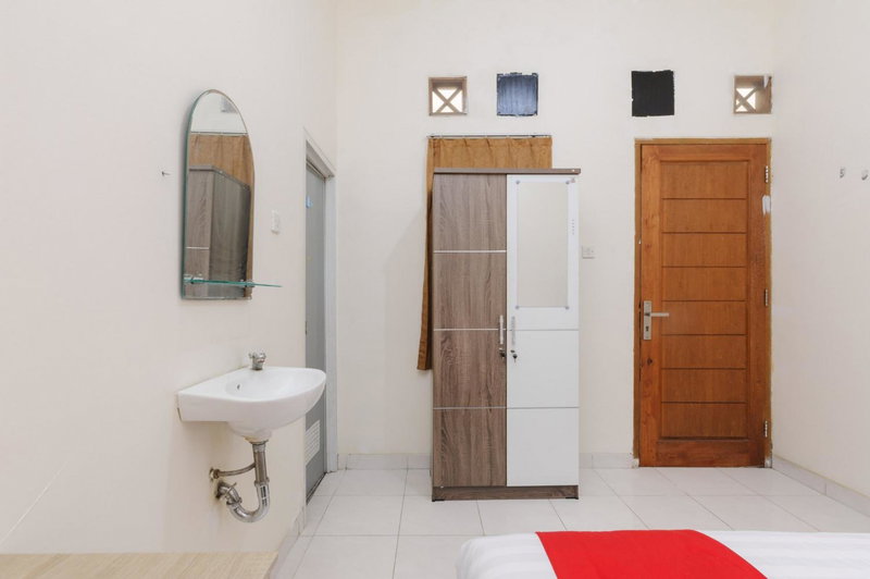 RedDoorz at Meruya Utara, Jakarta, Indonesia