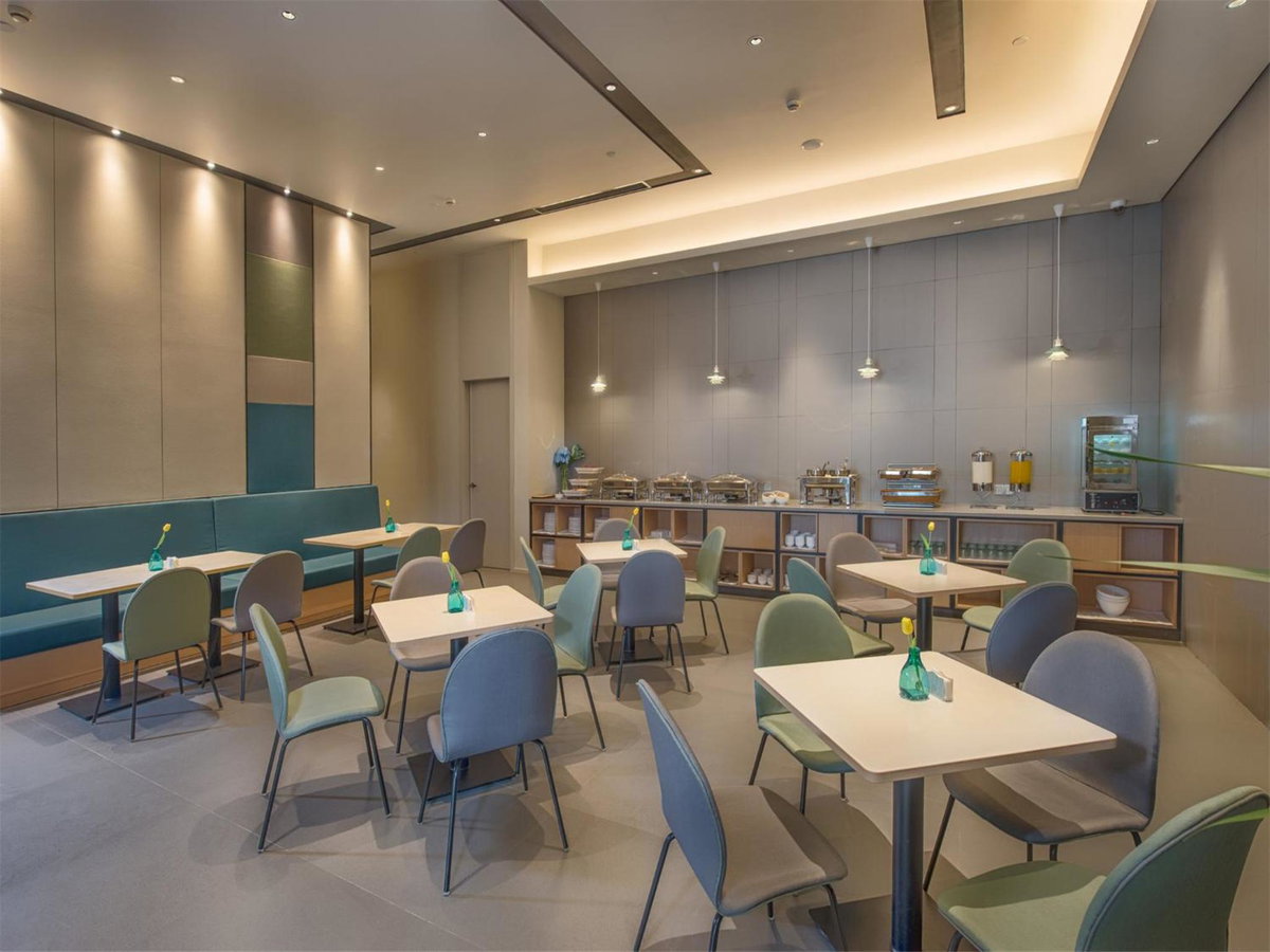 Home Inn Selected Nanjing Xuanwu Lake New Model Road Subway Station, China