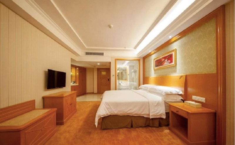 Vienna Hotel Qidong South Gongyuan Road, Qidong, China
