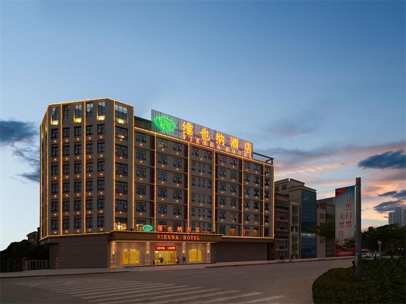 Vienna Hotel Huiyang Sanhe Square, China