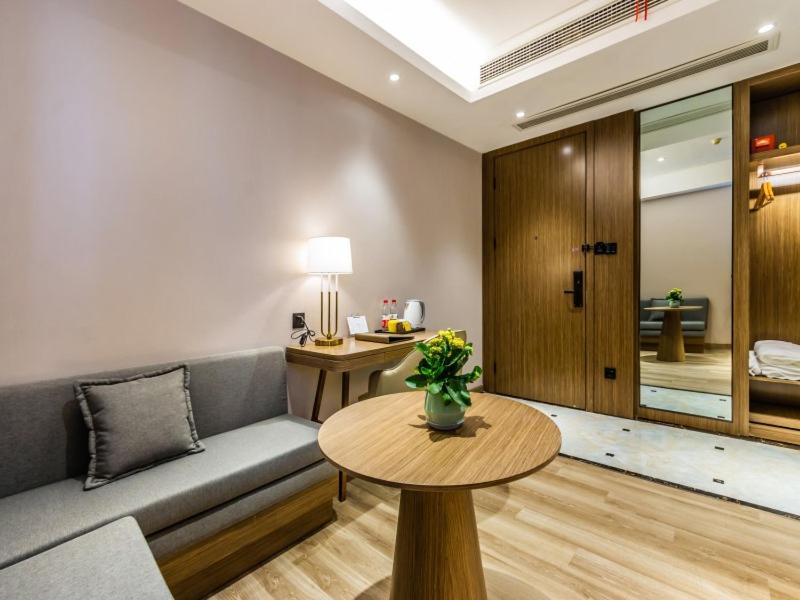 Gya Jiaxing City Haiyan County Chang'an South Road Lishi Plaza Hotel, Jiaxing, China