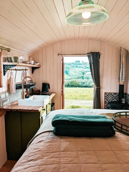 Stunning Shepherd's Hut Retreat North Devon, Bideford, United Kingdom