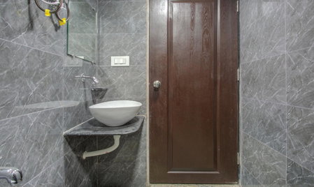 Itsy Hotels Kings Inn Vashi, Mumbai, India
