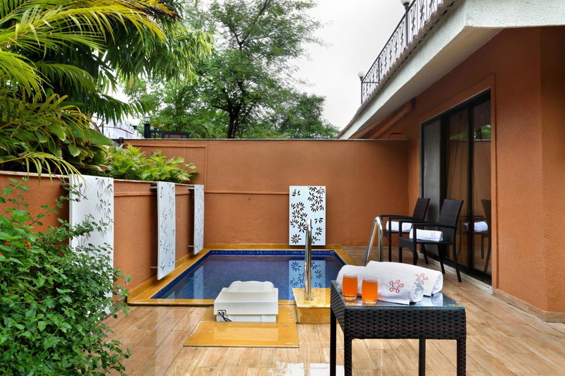 SaffronStays Nithyam - 2BR budget pool villa in Wada, gated community, Wi-Fi, river walk, near Mumbai via NH48, Pālghar, India