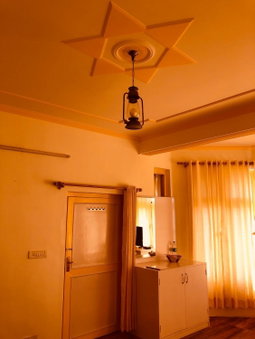 Aqua De Vida, Bhowāli, India