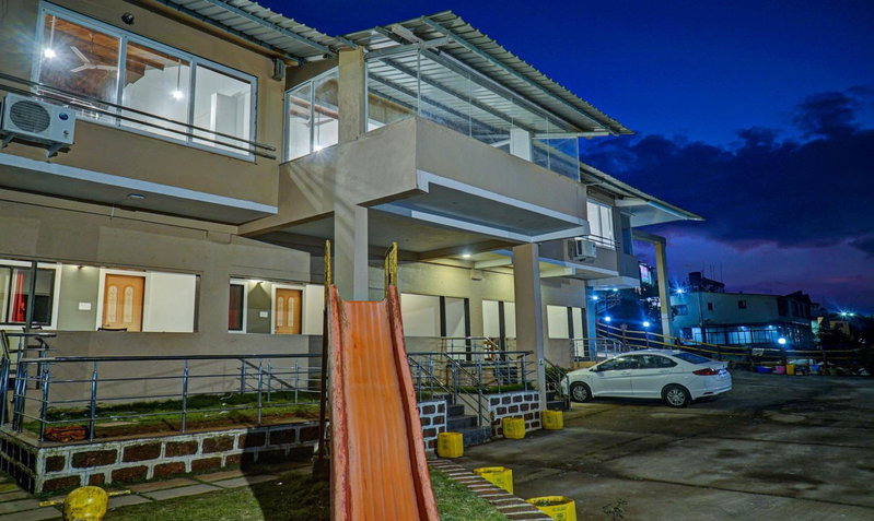 Hotel Lake Paradise Mahabaleshwar, Mahabaleshwar, India