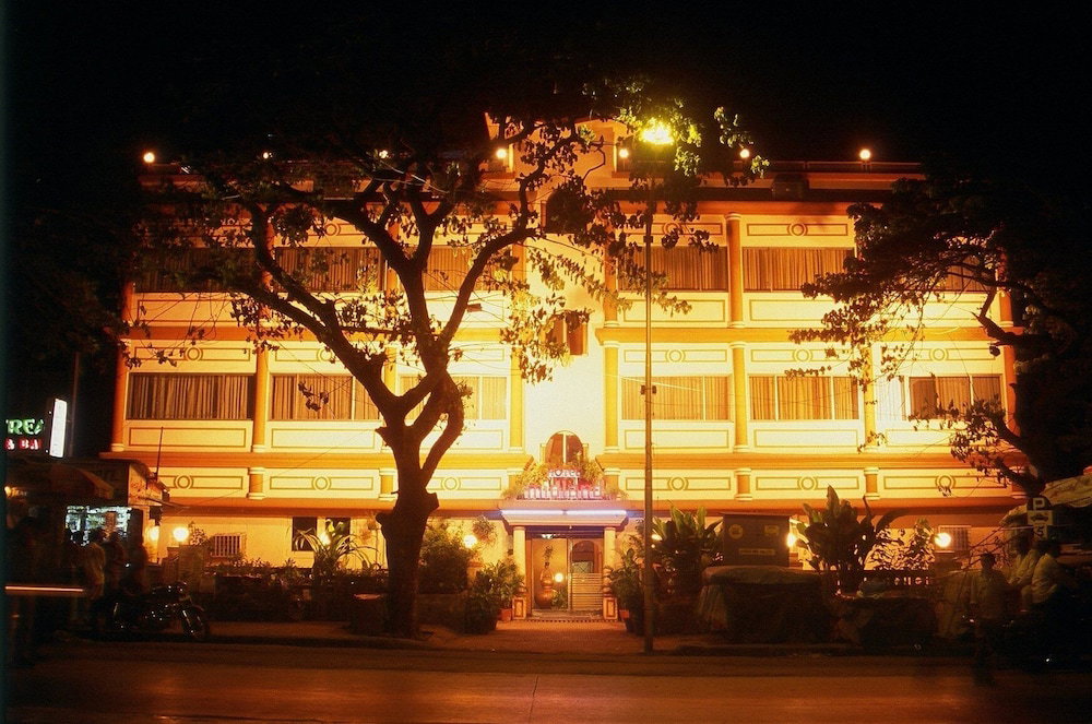 Hotel · Hotel Midland - Hostel, Mumbai