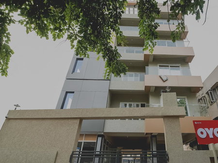 Capital O RR Towers by CJ, Vijayawāda, India
