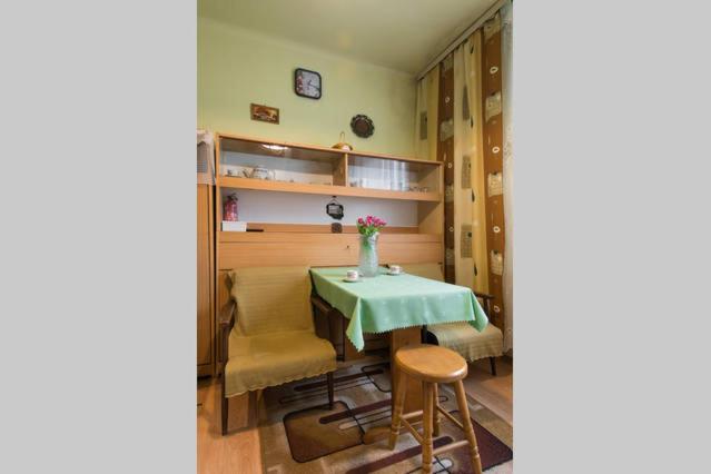 Feel The Old Socialist Style Apartment, Poland