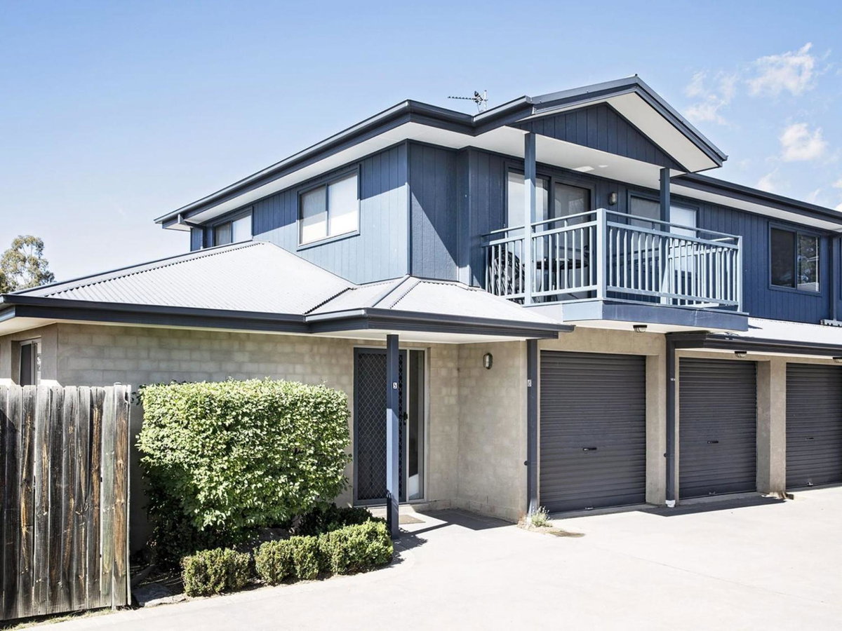 Silvertrees 5 - Central 3BR Townhouse l Lake Views l Spa l BBQ l WiFi, Australia