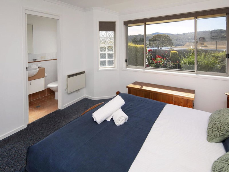 Silvertrees 5 - Central 3BR Townhouse l Lake Views l Spa l BBQ l WiFi, Jindabyne, Australia