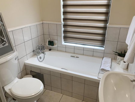 Lillys Quarter 1 - Newly Renovated!, Sandton, South Africa