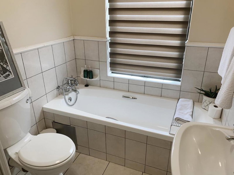 Lillys Quarter 1 - Newly Renovated!, Sandton, South Africa