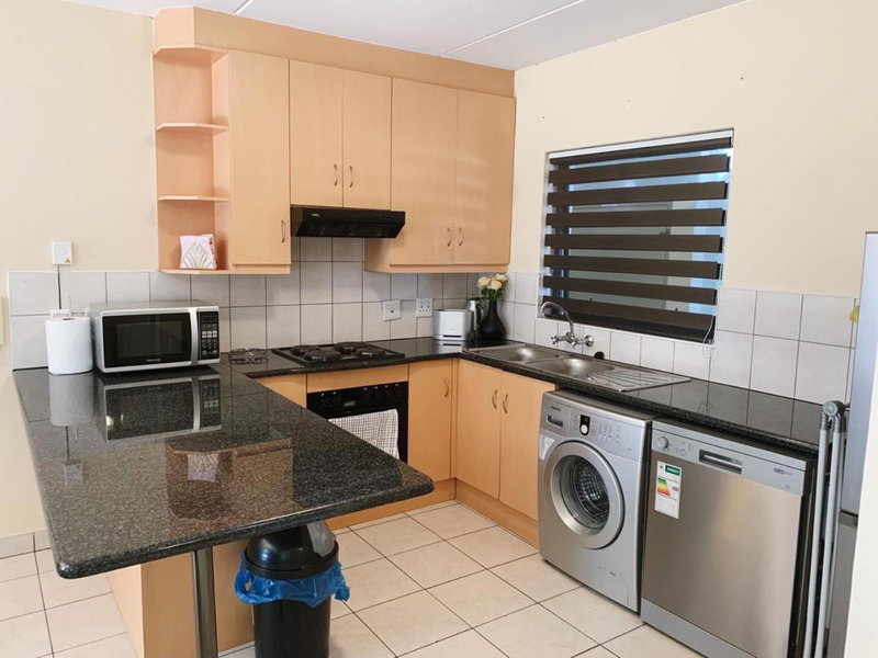 Lillys Quarter 1 - Newly Renovated!, Sandton, South Africa