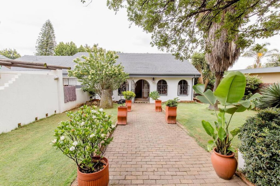 Spacious Menlyn Maine Villa, Pretoria, South Africa