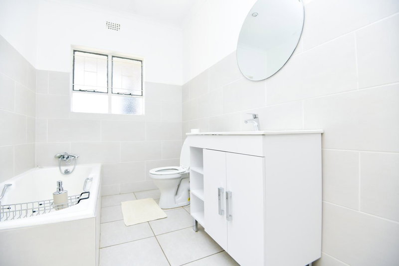 Spacious Menlyn Maine Villa, Pretoria, South Africa